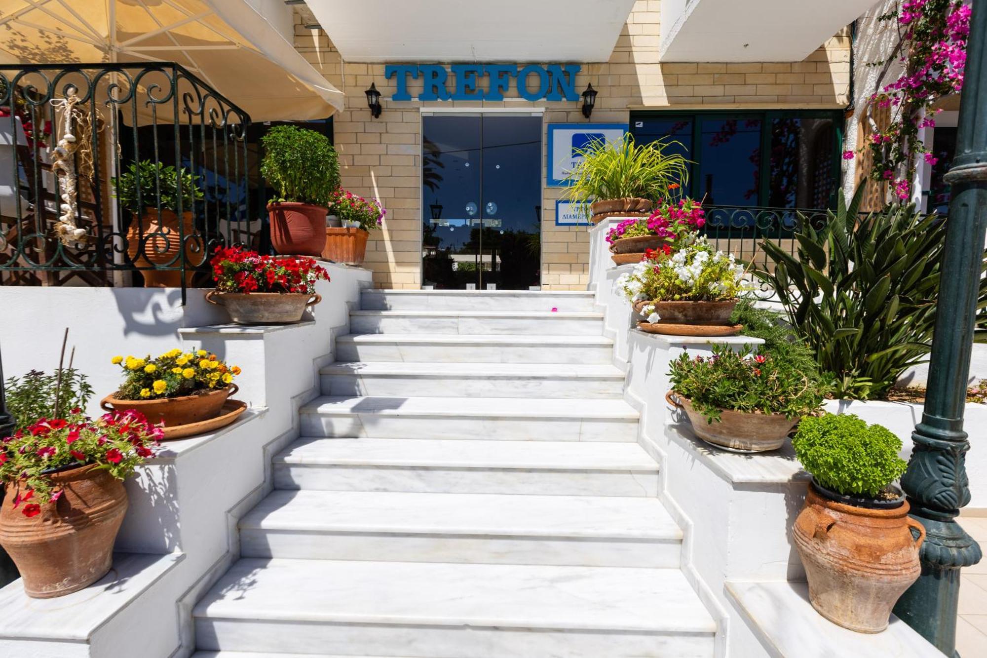 Trefon Hotel Apartments And Family Suites Платанес Екстериор снимка