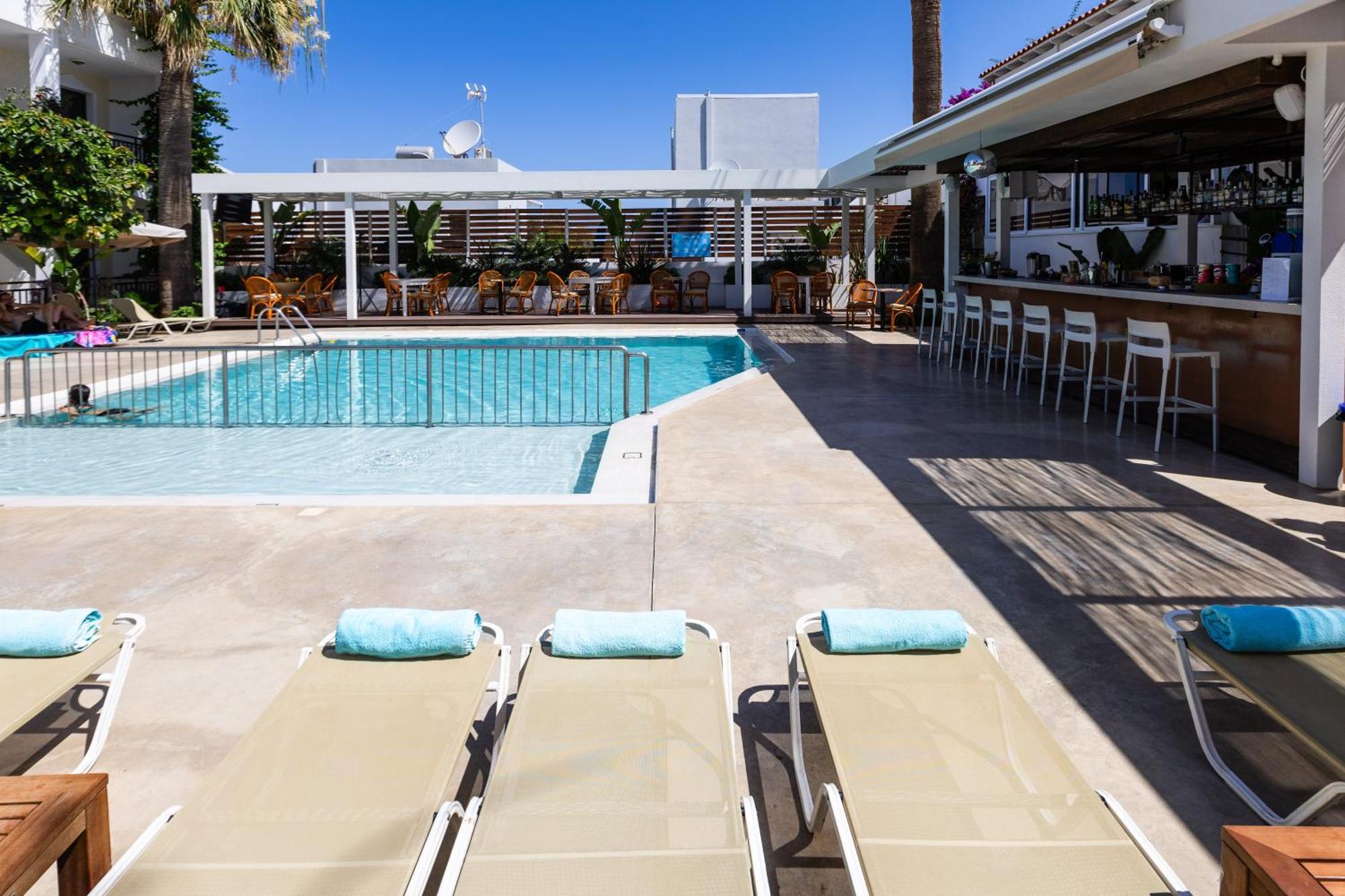 Trefon Hotel Apartments And Family Suites Платанес Екстериор снимка